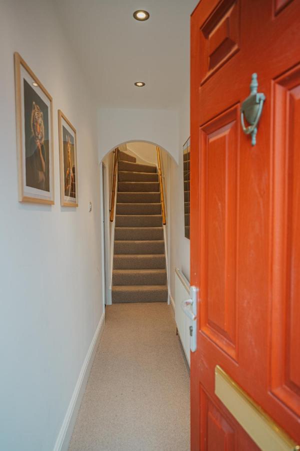 Cotswolds- Homely 2 Bed House With Garden, Wifi - Esho Stays Cirencester Kültér fotó