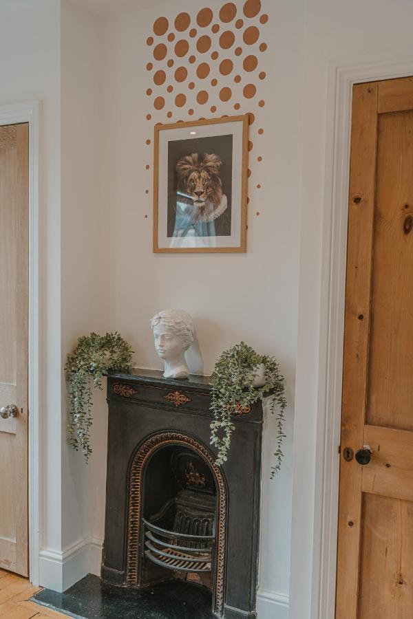 Cotswolds- Homely 2 Bed House With Garden, Wifi - Esho Stays Cirencester Kültér fotó
