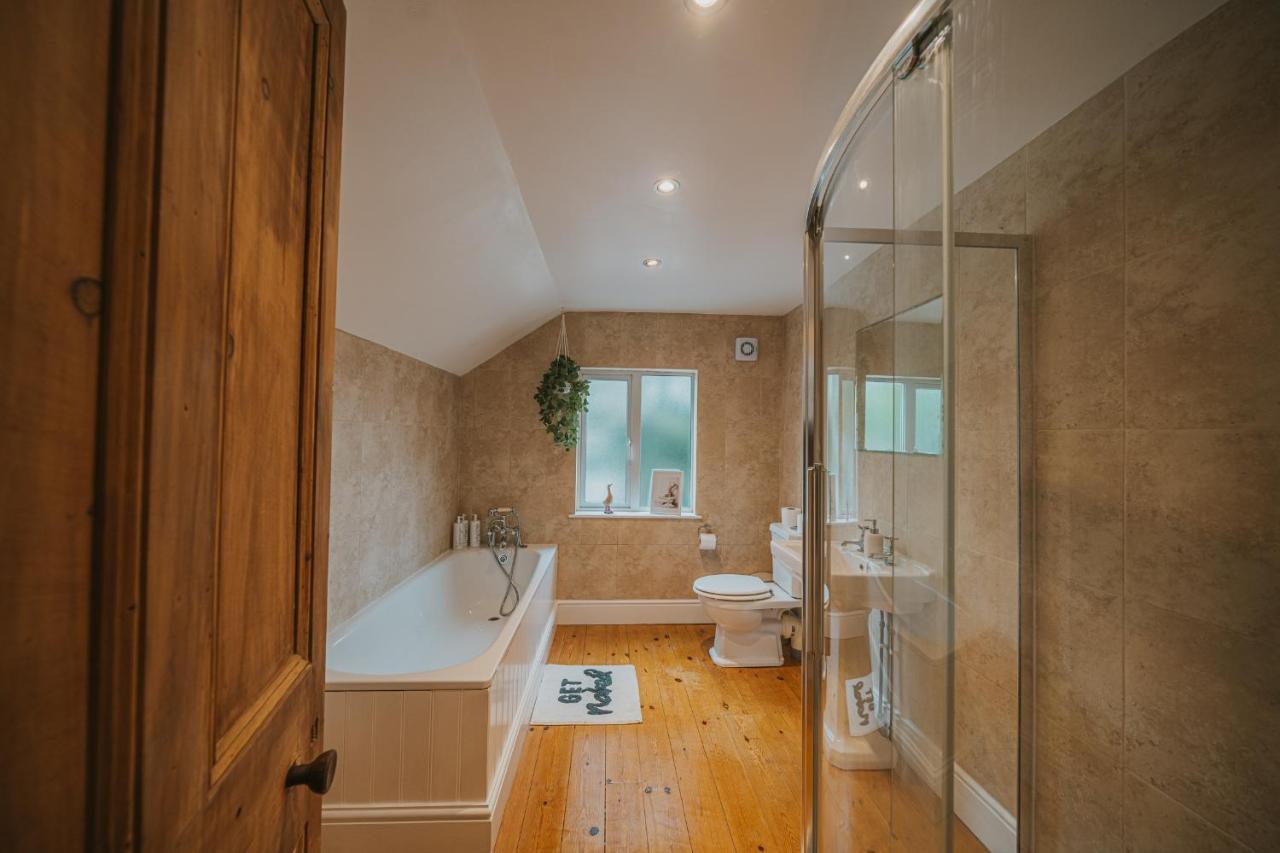 Cotswolds- Homely 2 Bed House With Garden, Wifi - Esho Stays Cirencester Kültér fotó