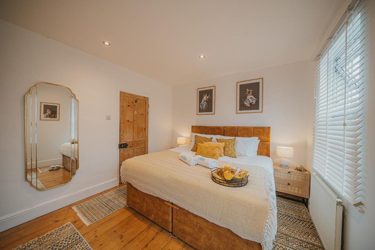 Cotswolds- Homely 2 Bed House With Garden, Wifi - Esho Stays Cirencester Kültér fotó