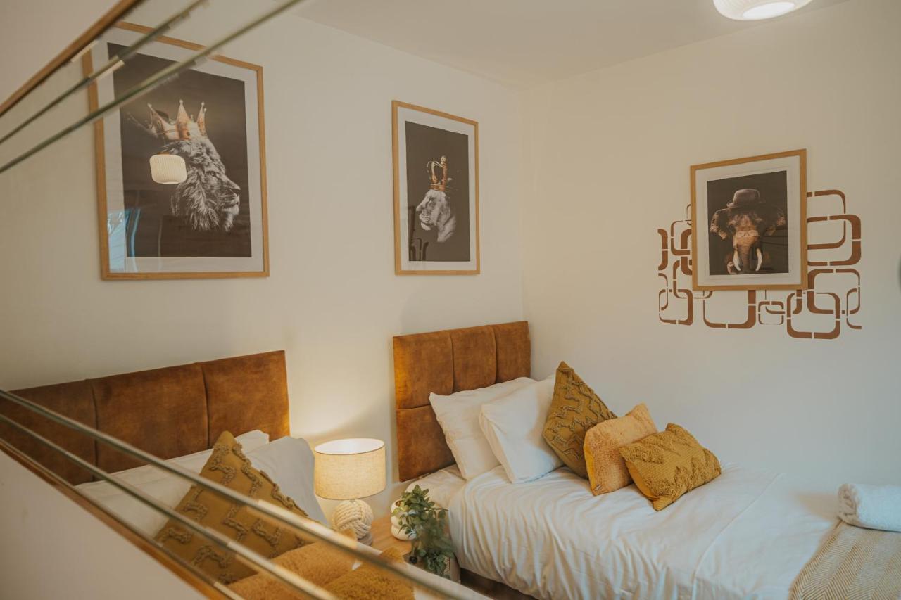 Cotswolds- Homely 2 Bed House With Garden, Wifi - Esho Stays Cirencester Kültér fotó