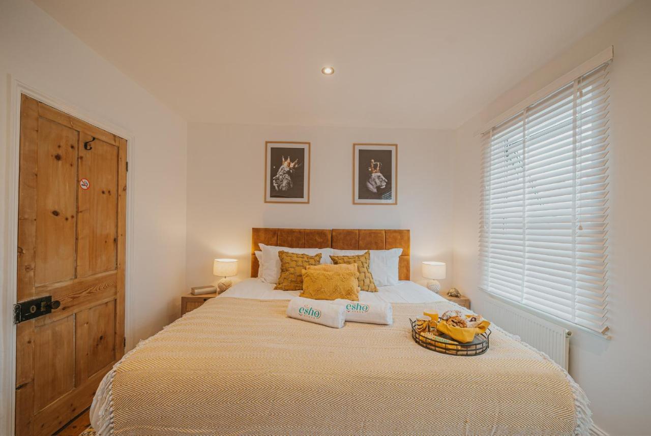 Cotswolds- Homely 2 Bed House With Garden, Wifi - Esho Stays Cirencester Kültér fotó